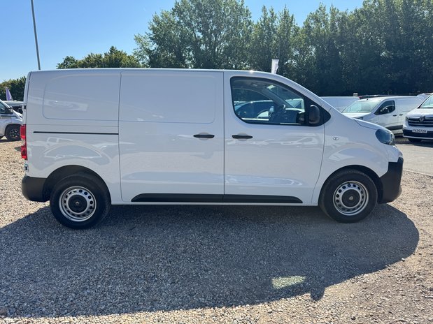 Peugeot Expert MWB L2H1 Low Roof 120ps Professional Air Con Cruise Sensors EURO 6 5