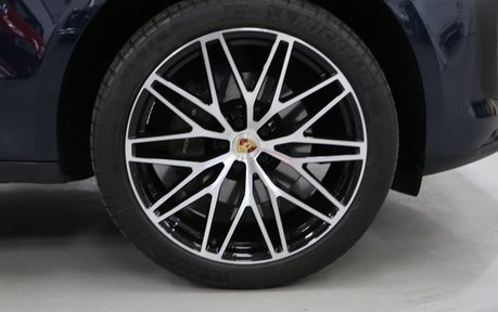 Porsche Macan PDK - Panoramic Roof / RS Spyder Alloys - Full Porsche Service History 21