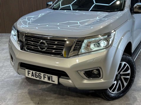 Nissan Navara 2.3 Navara Tekna dCi Auto 4WD 5dr 38