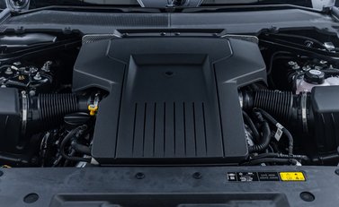 Land Rover Defender 110 OCTA Black 50