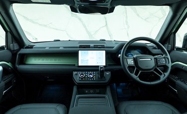 Land Rover Defender 110 75th Anniversary P400e 16