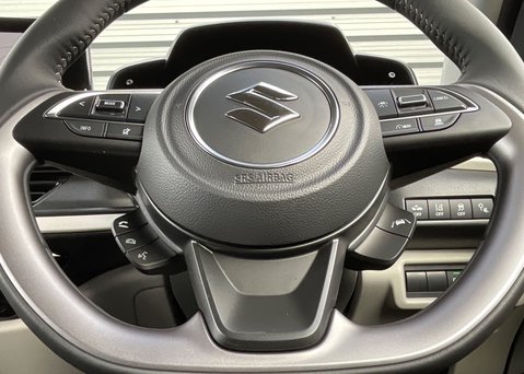 Suzuki Swift Motion 1.2 Mild Hybrid CVT 25