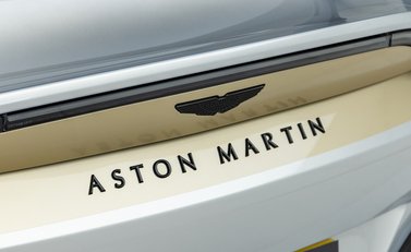 Aston Martin V12 Vantage 31