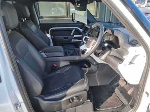 Land Rover Defender X-DYNAMIC HSE MHEV 15