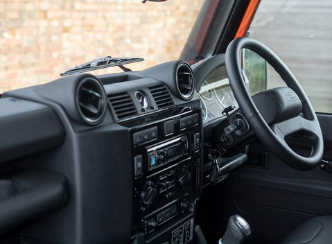 Land Rover Defender 90 Adventure Edition 15
