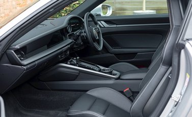 Porsche 911 Carrera S (992) 15