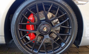 Porsche 911 (991) Carrera GTS 12