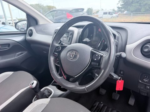 Toyota Aygo 1.0 VVT-I X-PLAY 10