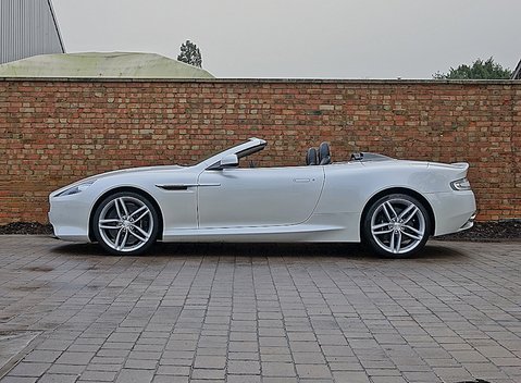 Aston Martin DB9 Volante 9