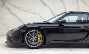 Porsche Cayman GT4 (718) 47