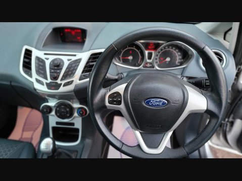 Ford Fiesta ZETEC 21