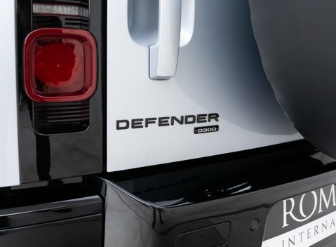Land Rover Defender 110 D300 HSE Hard Top URBAN 29