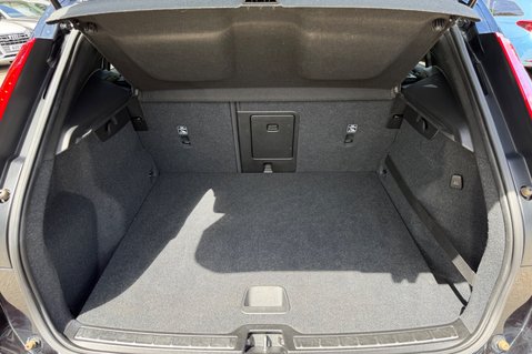 Volvo XC40 D4 R-DESIGN PRO AWD 44