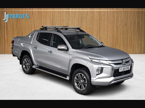 Mitsubishi L200 2.2 DI-D DC Barbarian X Pickup Double Cab 4dr Diesel Auto 4WD Euro 6 (s/s) 1