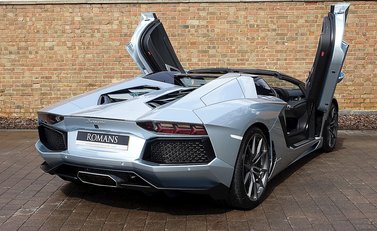 Lamborghini Aventador LP 700-4 Roadster 3