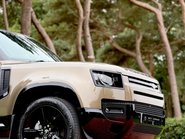 Land Rover Defender HARD TOP X-DYNAMIC HSE 32