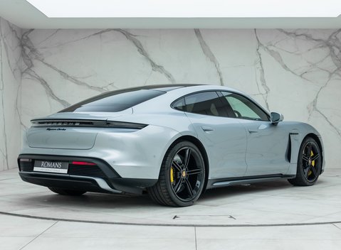 Porsche Taycan TURBO 6