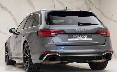 Audi RS4 Avant Carbon Edition 3