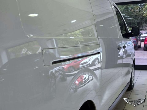 Vauxhall Vivaro 2.0 Turbo D 3100 Dynamic L2 H1 Euro 6 (s/s) 6dr 62