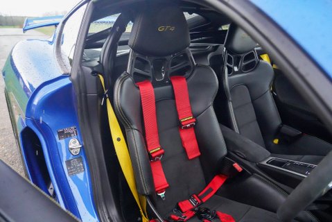 Porsche Cayman GT4 12
