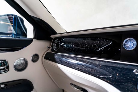Rolls-Royce Ghost V12. STARLIGHT. H, C & M SEATS. REAR ENTERTAINMENT. HUD. A/CRUISE CONTROL 56