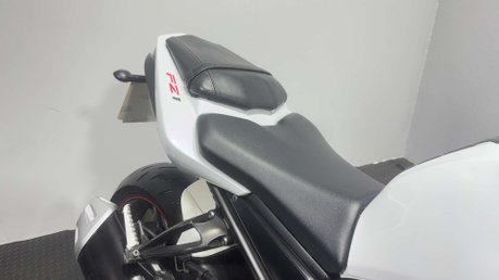 Yamaha FZ1 FAZER 2011 ONLY 19K VERY CLEAN 1000CC NAKED MOT SERVICED 21