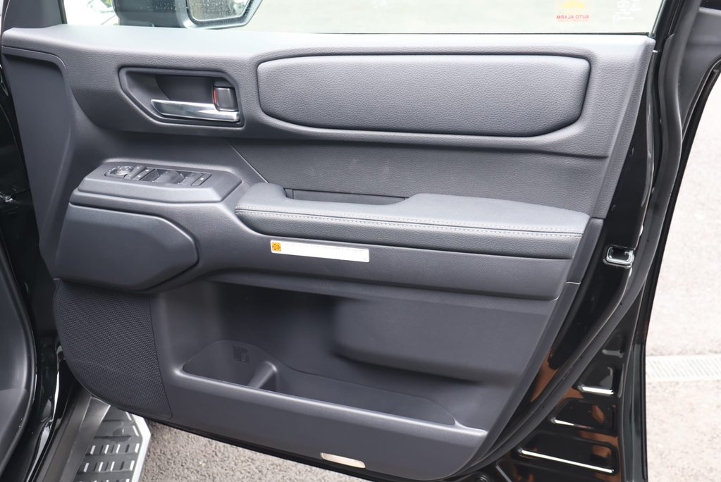 Toyota Land Cruiser BRAND NEW COMMERCIAL WITH A GENUINE REAR SEAT CONVERSION 11