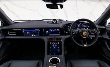 Porsche Taycan 4S Cross Turismo 17