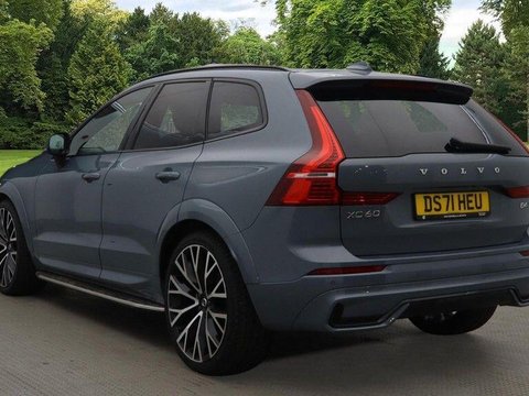 Volvo XC60 2.0 B4 MHEV R-Design Pro Auto AWD Euro 6 (s/s) 5dr 3