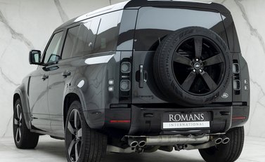 Land Rover Defender 110 V8 3