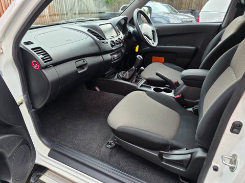Mitsubishi L200 DI-D 4X4 4LIFE CLUB CAB 12