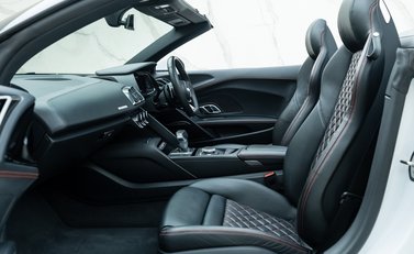 Audi R8 V10 Spyder 17