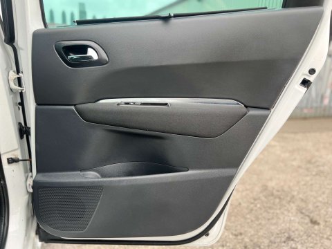 Peugeot 5008 1.6 5008 Allure Blue HDi S/S 5dr 48