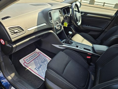 Renault Megane 1.2 TCe Iconic Sport Tourer Euro 6 (s/s) 5dr 43