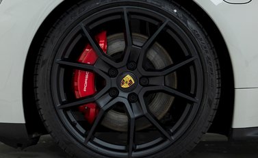 Porsche Taycan GTS Sport Turismo 8