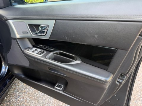 Jaguar XF 3.0d S V6 Portfolio Auto Euro 5 (s/s) 4dr 33