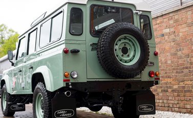 Land Rover Defender 110 Heritage Station Wagon 24