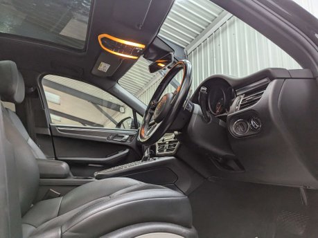 Porsche Macan 2.0 Macan Semi-Auto 4WD 5dr 51