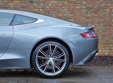 Aston Martin Vanquish 9