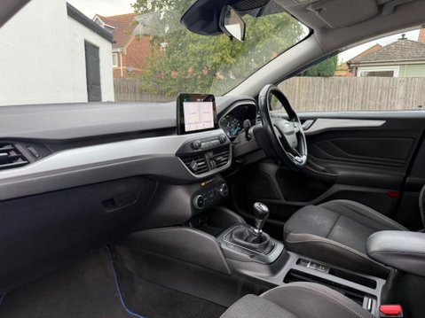 Ford Focus 1.0T EcoBoost Zetec Euro 6 (s/s) 5dr 25