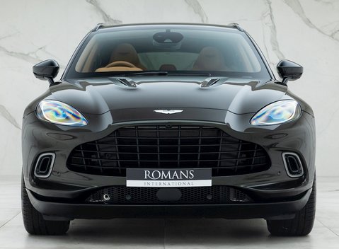 Aston Martin DBX 4