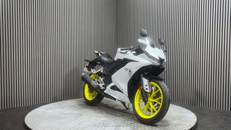 Yamaha R125 2019 NEW SHAPE ONLY 10K RUNNING LIGHT PROJECT SPORTS BIKE 125CC 2