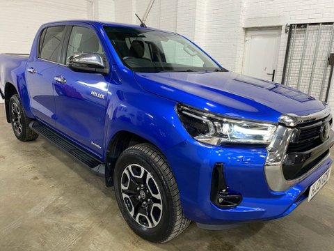 Toyota Hilux INVINCIBLE 4WD D-4D DCB 4