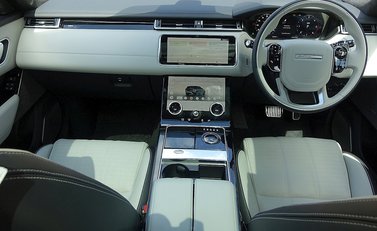 Land Rover Range Rover Velar First Edition P380 16