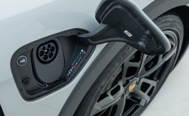 Porsche Taycan 4S Cross Turismo 32