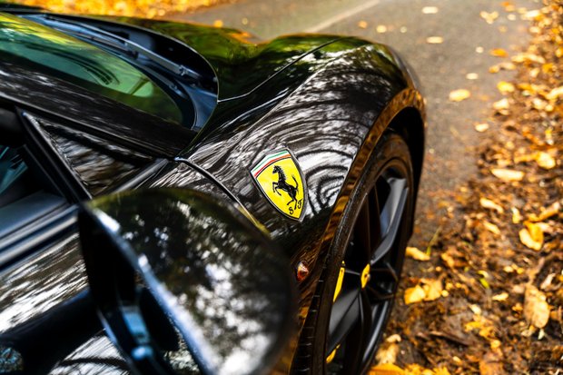 Ferrari 488 SPIDER. CARBON INTERIOR. PASSENGER DISPLAY. LIFT. CARPLAY. FRONT END PPF. 4