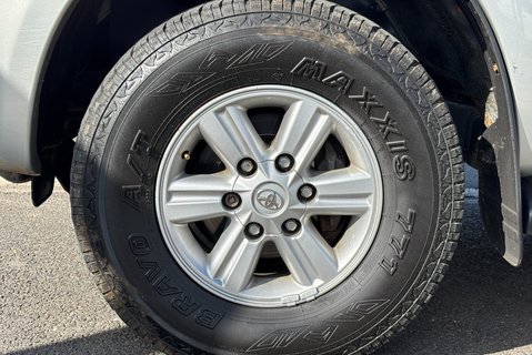 Toyota Hilux Icon 4X4 D-4D Double Cab Pickup - Sat Nav / Air Con / Rear Camera 21