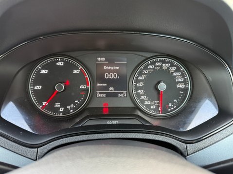 SEAT Arona TDI SE 1 OWNER 13