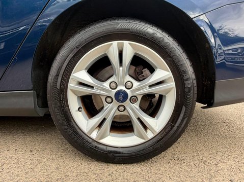 Ford Focus 1.0T EcoBoost Zetec Euro 5 (s/s) 5dr 12