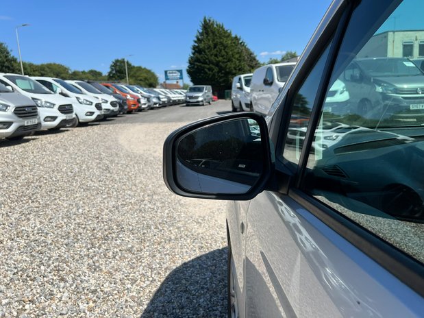 Ford Transit Courier SWB L1H1 Low Roof Limited Air Con Alloys Sensors EURO 6 NO VAT 19